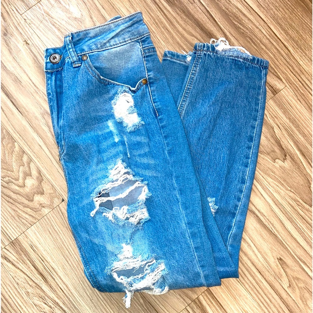(15) distressed denim jeans